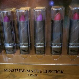 New 8 Pack Moisture Matte Lipstick Set Pink/Red Risque Beaute NIB Gift